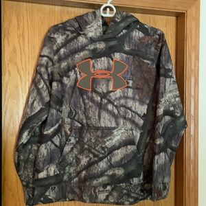 Camo Under Armour hooded sweatshirt